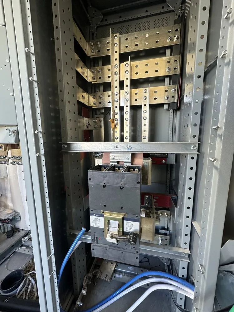 Professional circuit breaker repair in Lincoln Acres, CA by Flash Electrical Services