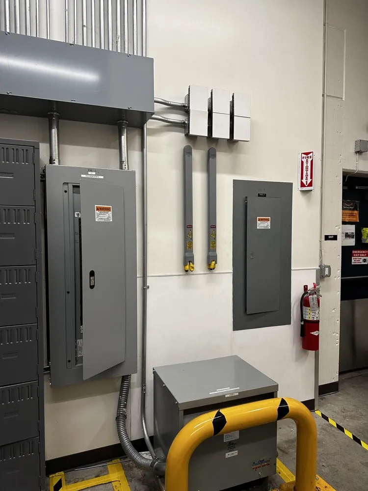 Certified electrician providing outlet and switch repair in Lincoln Acres, CA - Flash Electrical Services