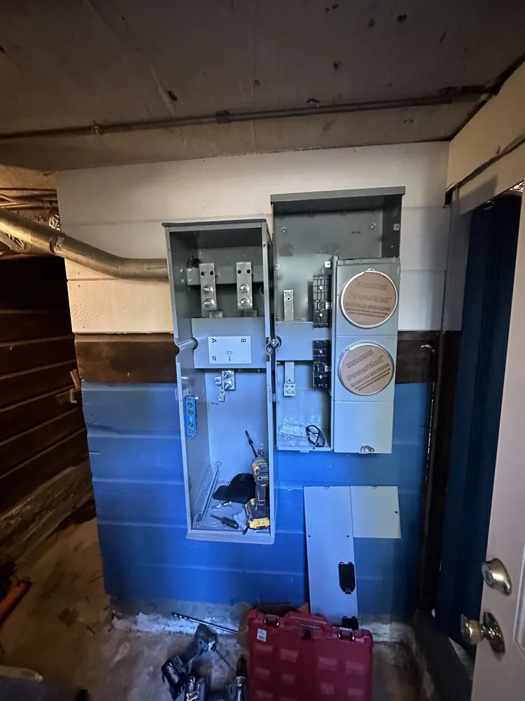 Professional electrician providing emergency electrical service in Lincoln Acres, CA - Flash Electrical Services