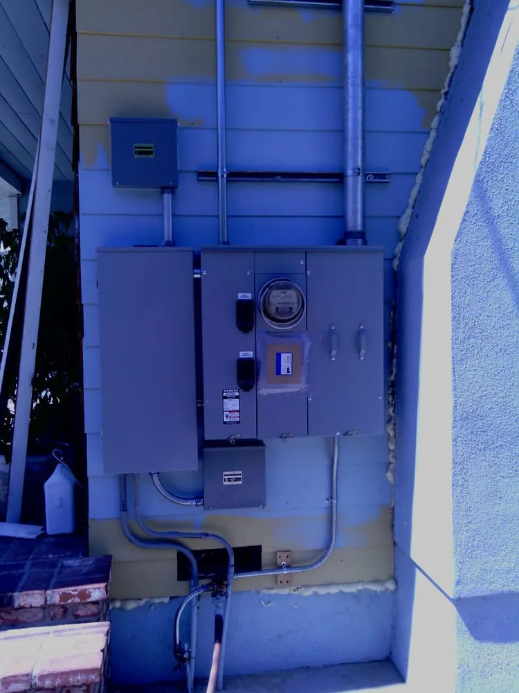 Affordable outlet and switch repair in , by Flash Gordon Electric