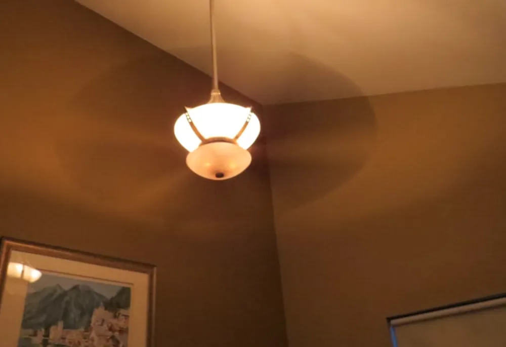 Emergency electrician providing emergency electrical service in , 