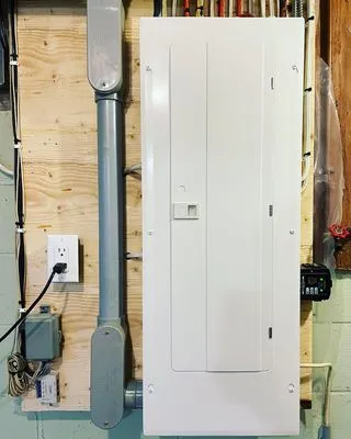 Flash Licensed Electrician Logo