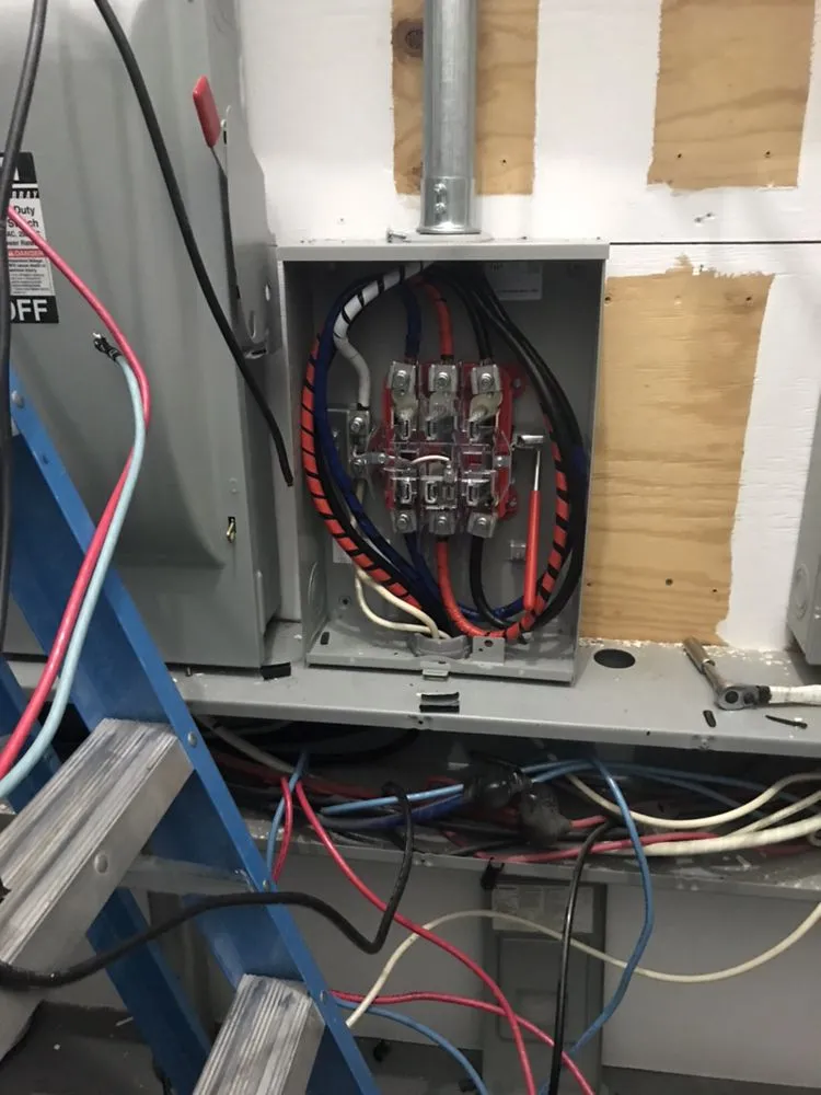 Licensed circuit breaker repair in Glendale, NY by Flavio Electrician