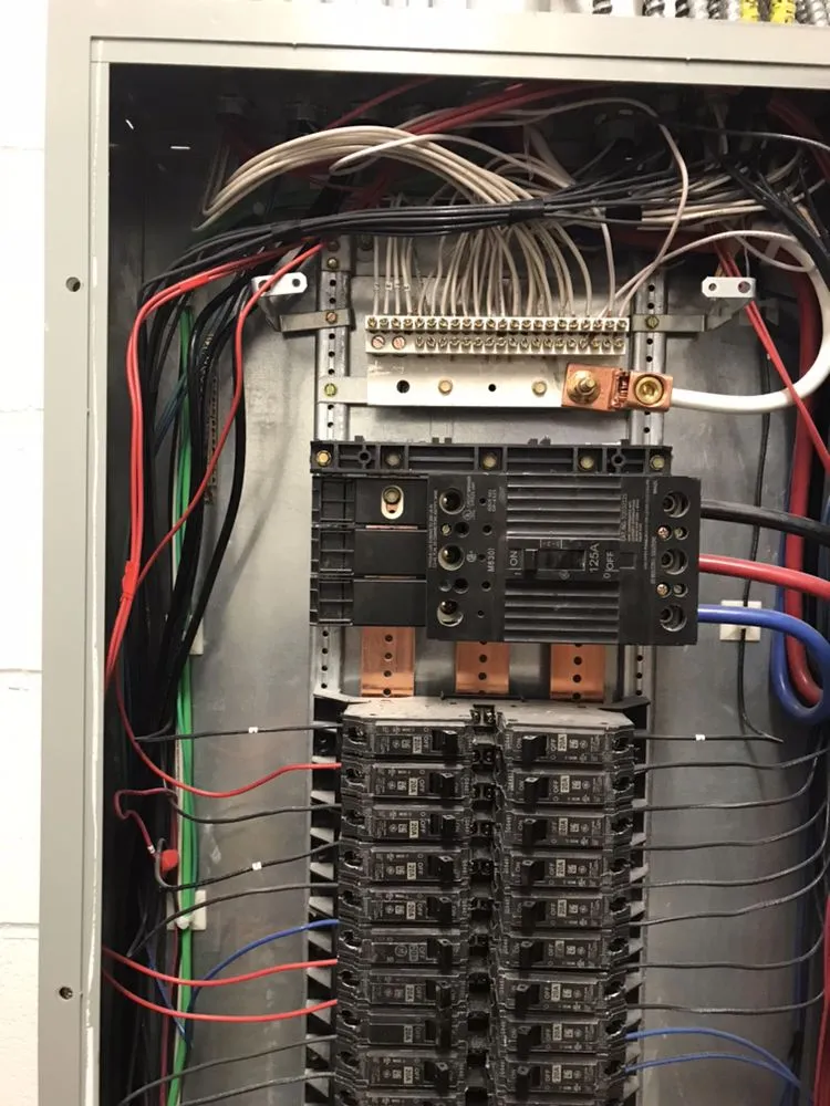 Trusted electrician providing outlet and switch repair in Glendale, NY - Flavio Electrician