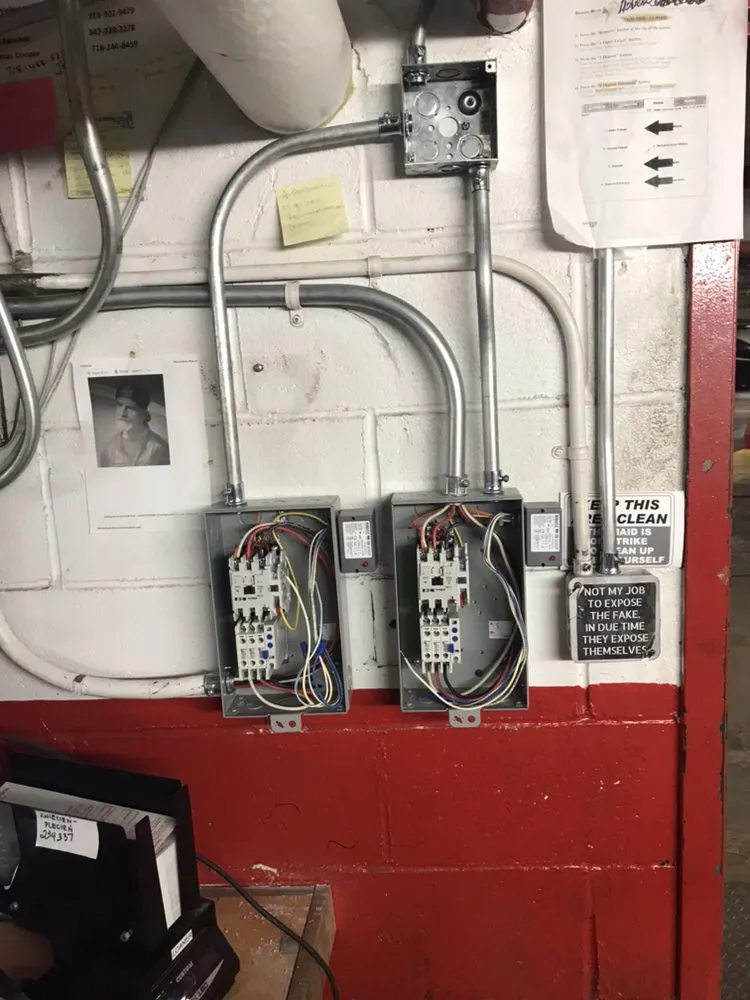 Certified circuit breaker repair experts serving Glendale, NY - Flavio Electrician