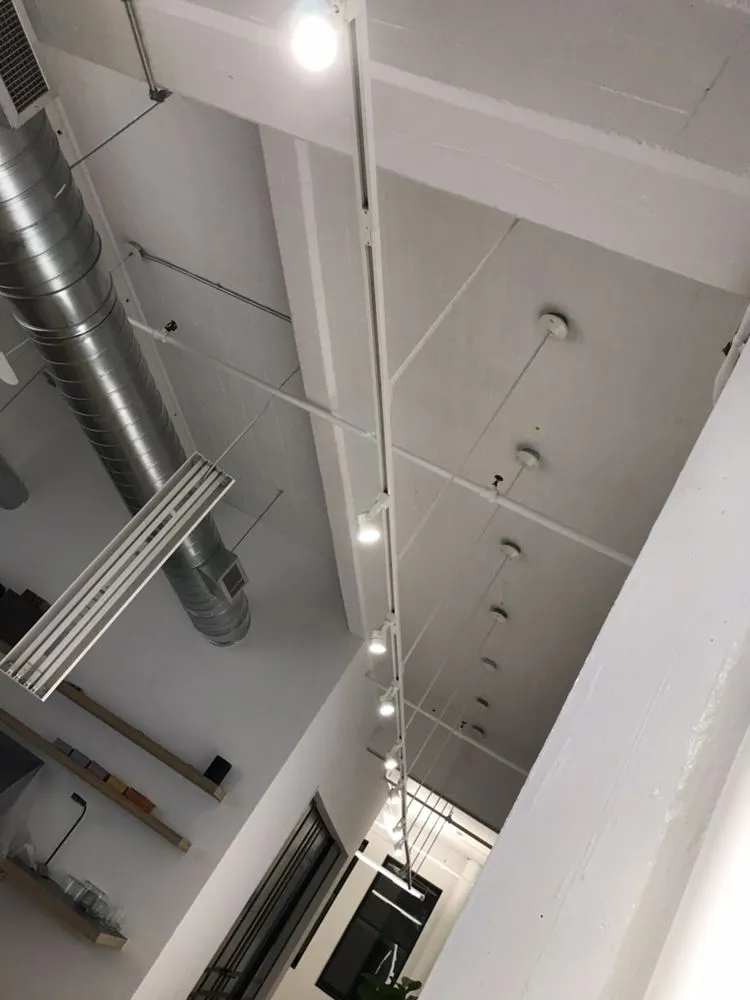 Certified electrician providing circuit breaker repair in Glendale, NY - Flavio Electrician