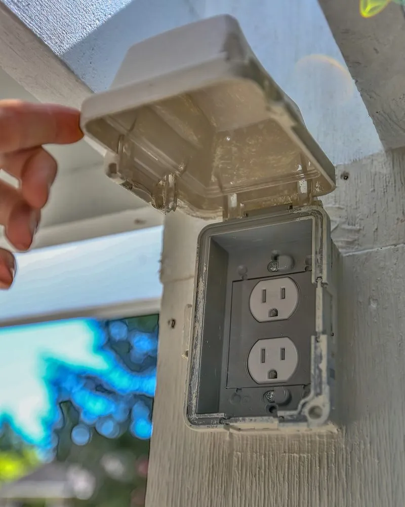 Slide of Fleet Electrician Service