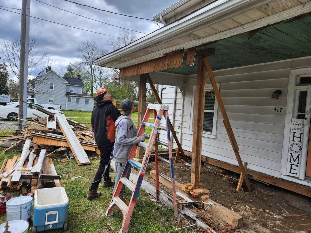 Emergency electrician providing emergency electrical service in , 