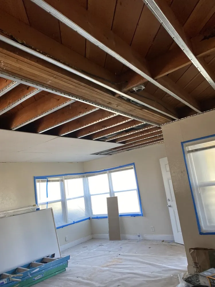 Slide of Flores Construcion