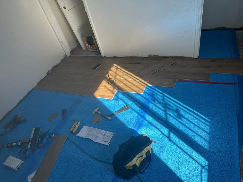 Slide of Flores Construcion