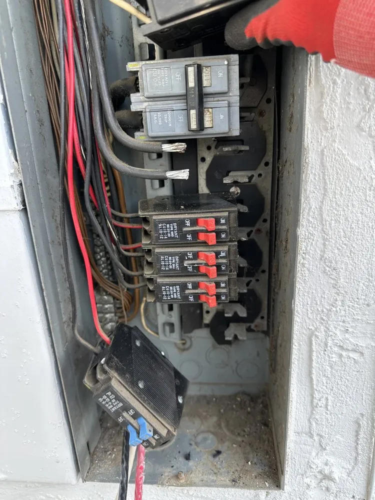 Slide of Flores Construcion