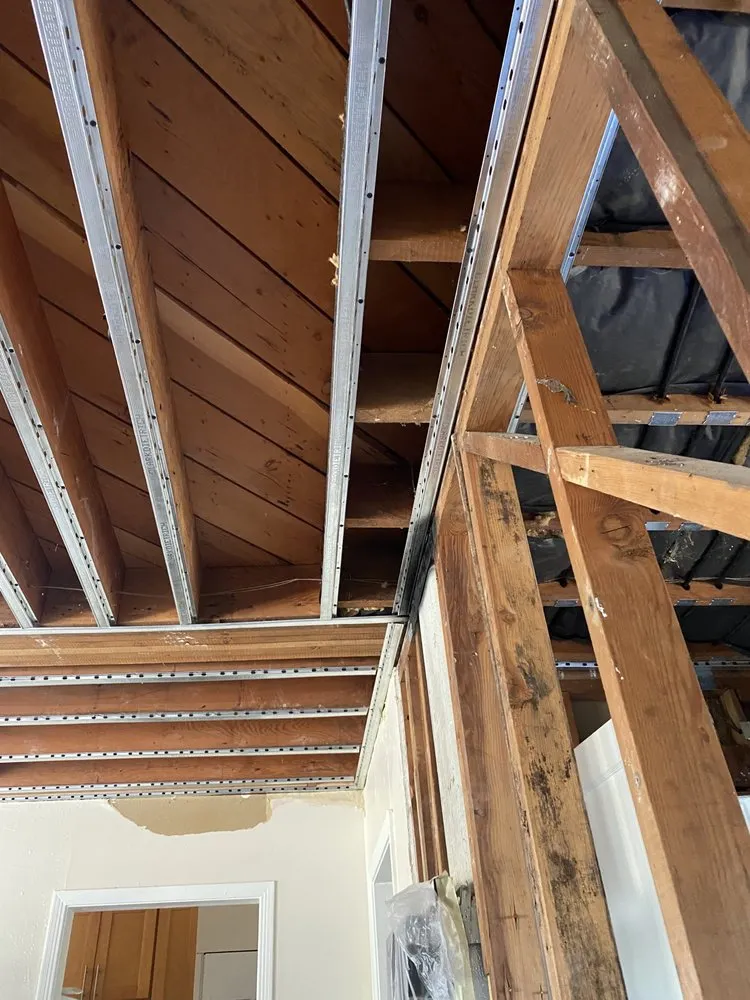 Slide of Flores Construcion