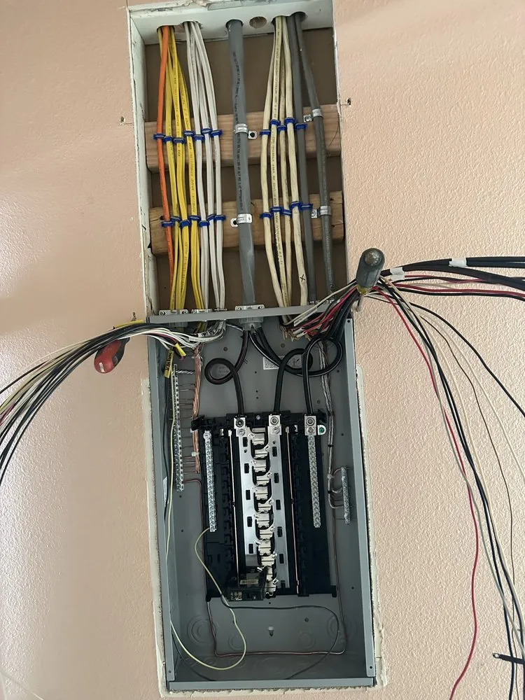 Slide of Flores Construcion