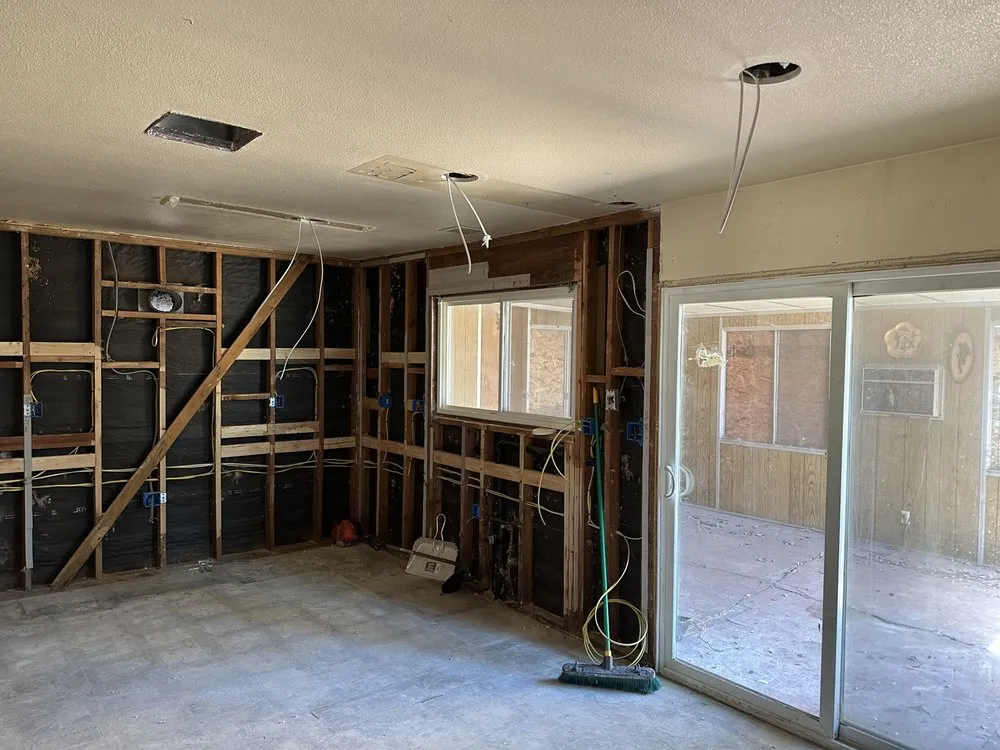 Slide of Flores Construcion