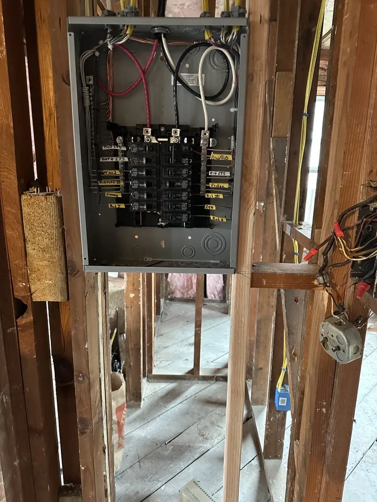 Slide of Flores Construcion