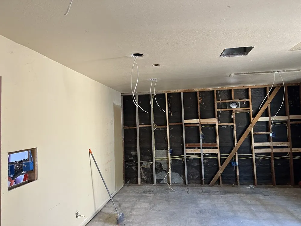 Slide of Flores Construcion