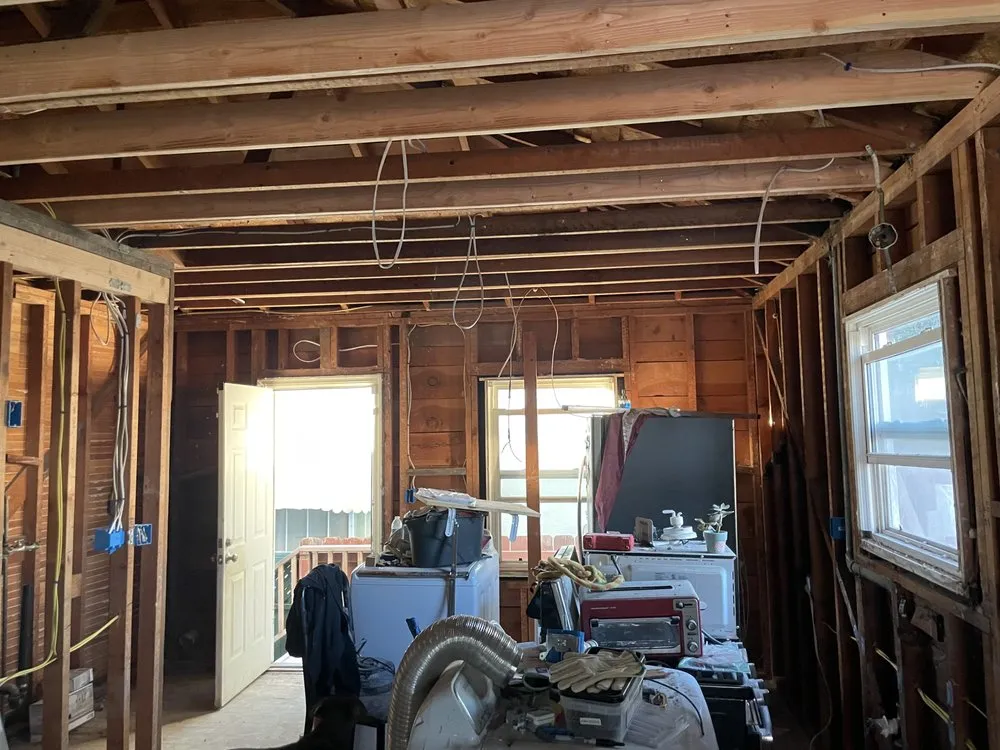 Slide of Flores Construcion