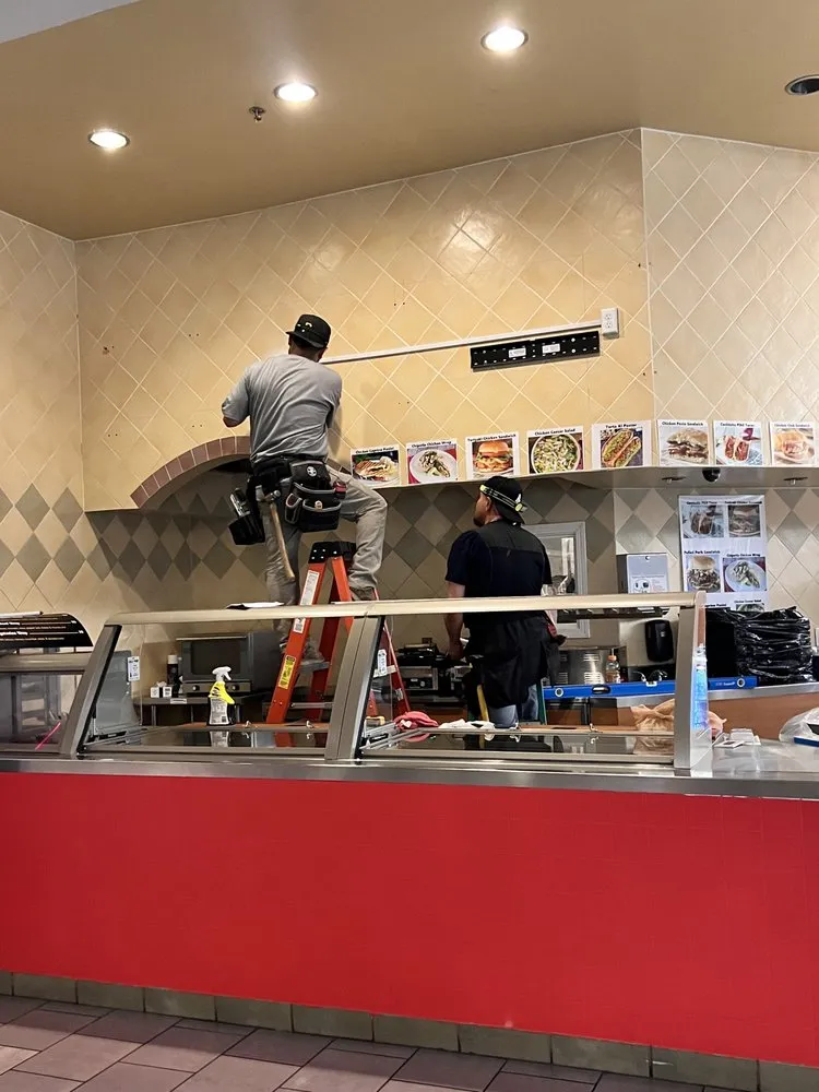 Slide of Flores Construcion