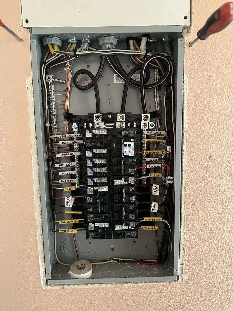 Slide of Flores Construcion