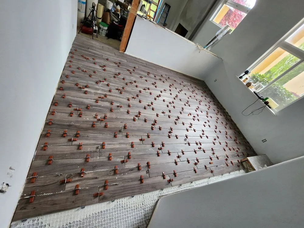 Slide of Flores Construction