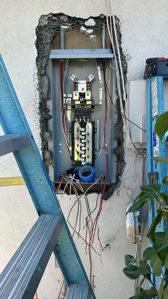 Slide of Flores Electric