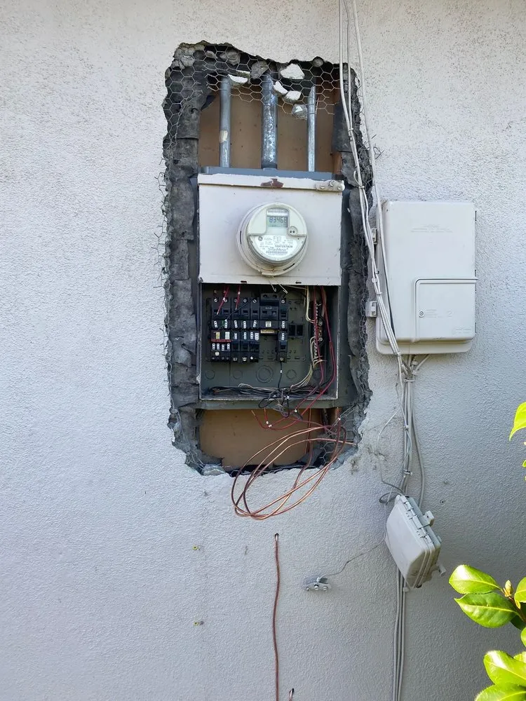 Slide of Flores Electric