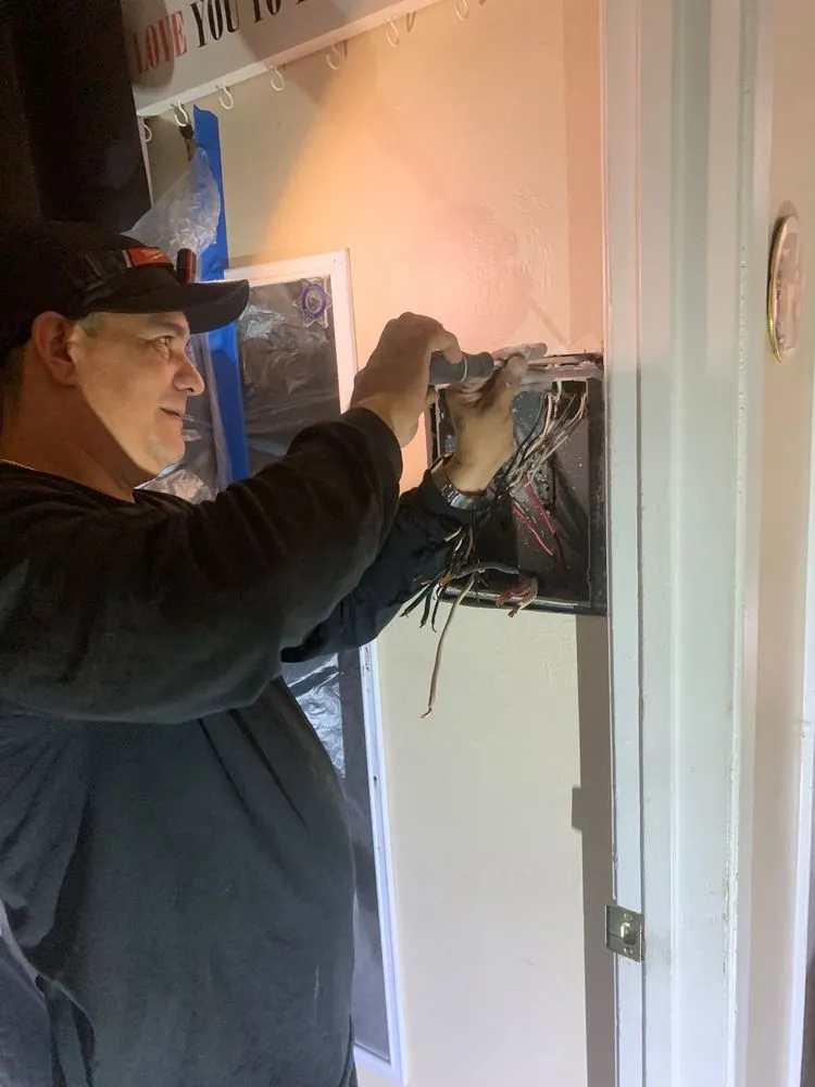 Slide of Flores Electric