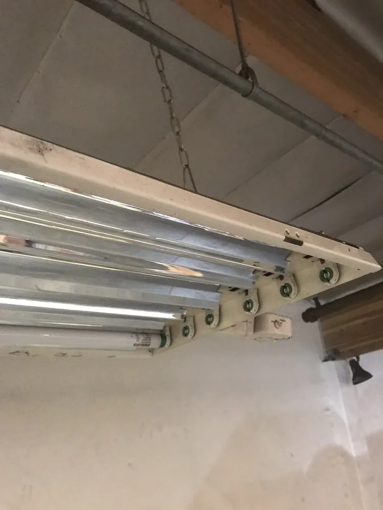 Certified electrician providing emergency electrical service in , 