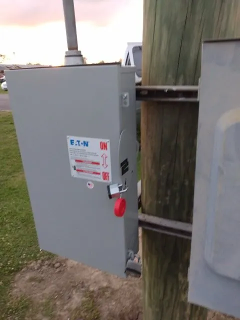 Trusted electrician providing circuit breaker repair in , 