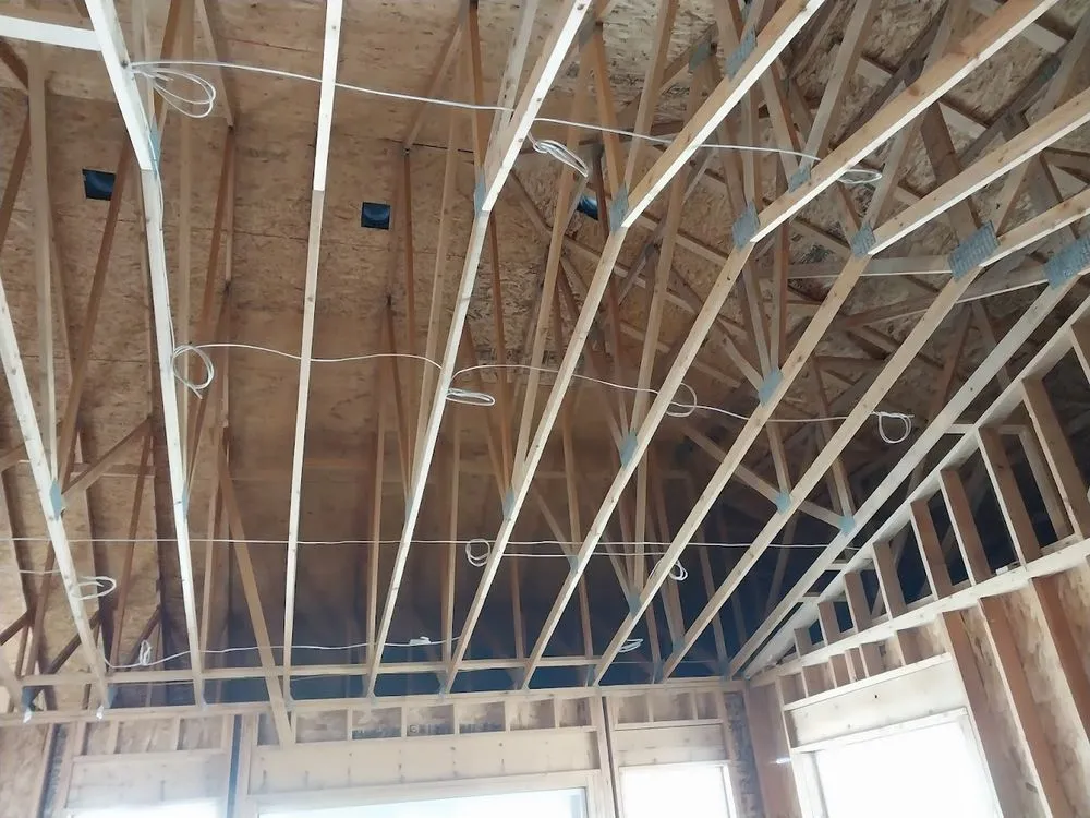 Licensed electrician providing circuit breaker repair in , 