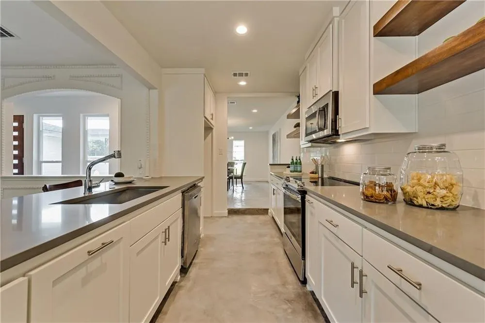 Expert electrician providing lighting installation in , 