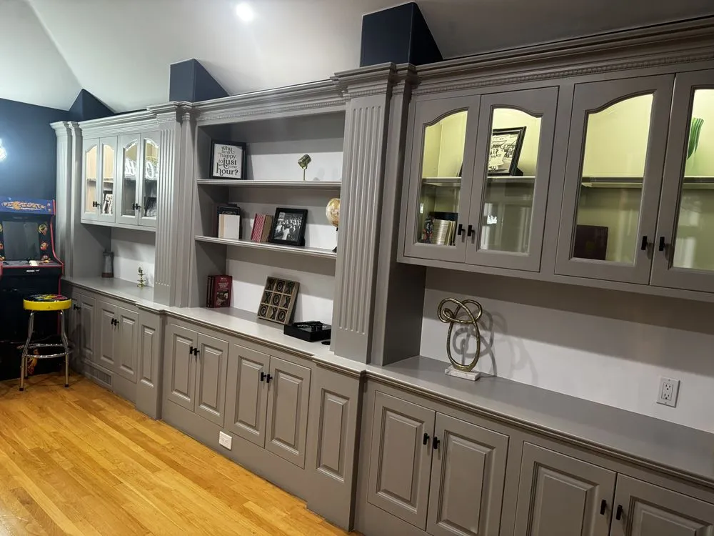 Expert electrician providing electrical repair in , 