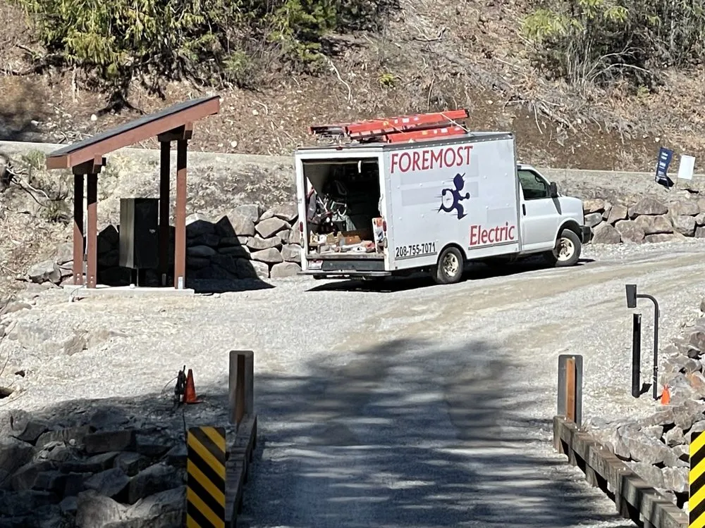 Licensed electrician providing outlet and switch repair in , 