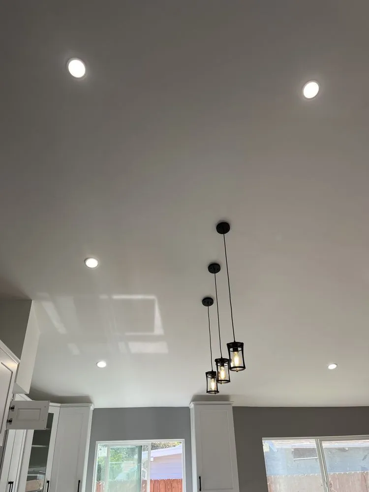 Professional electrician providing circuit breaker repair in , 