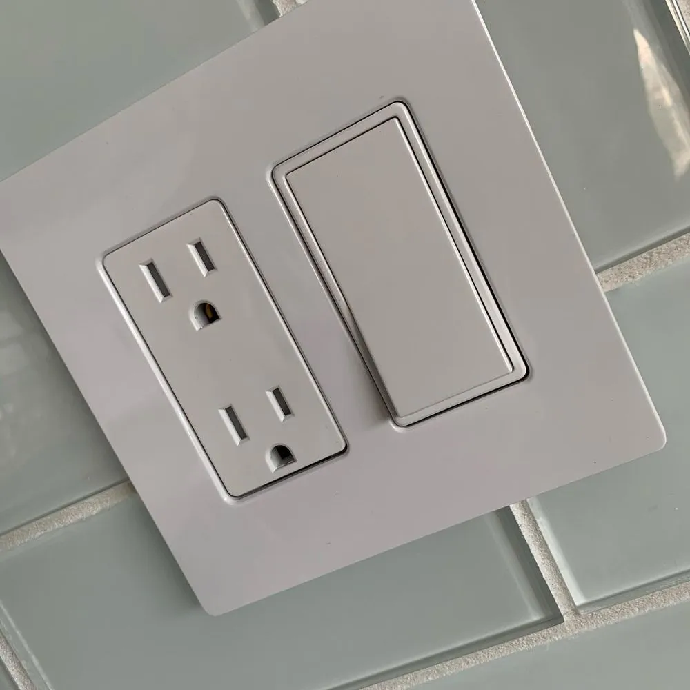 Certified electrician providing emergency electrical service in Flushing, NY - Format Certified Electrician