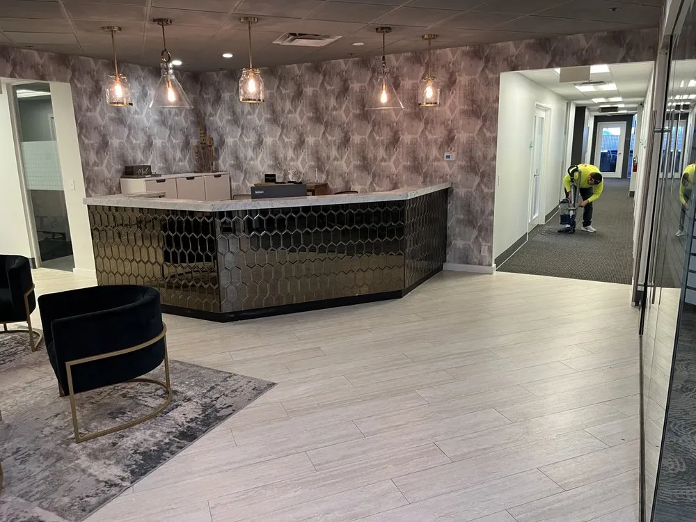 Trusted electrician providing electrical repair in , 