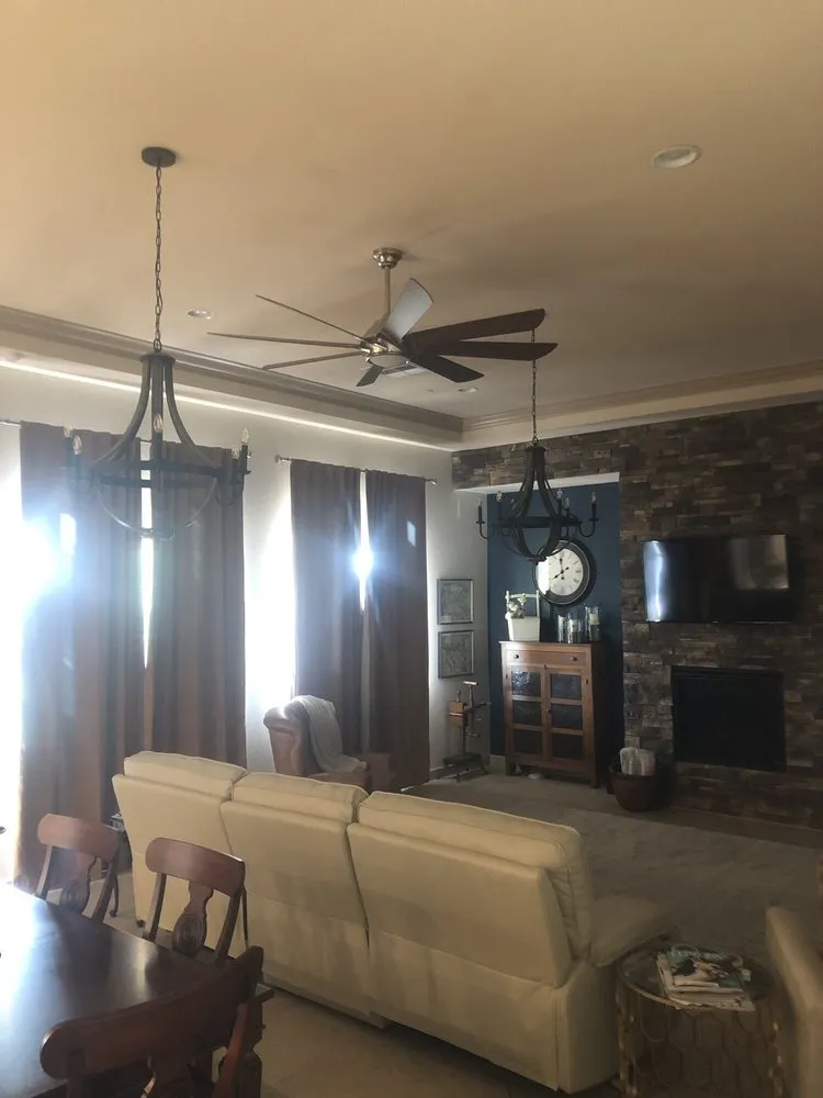 Licensed electrician providing circuit breaker repair in , 