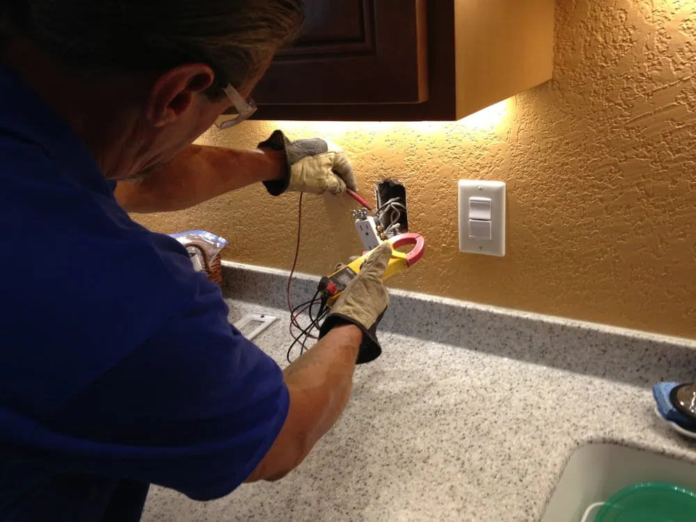 Affordable electrician providing electrical repair in , 