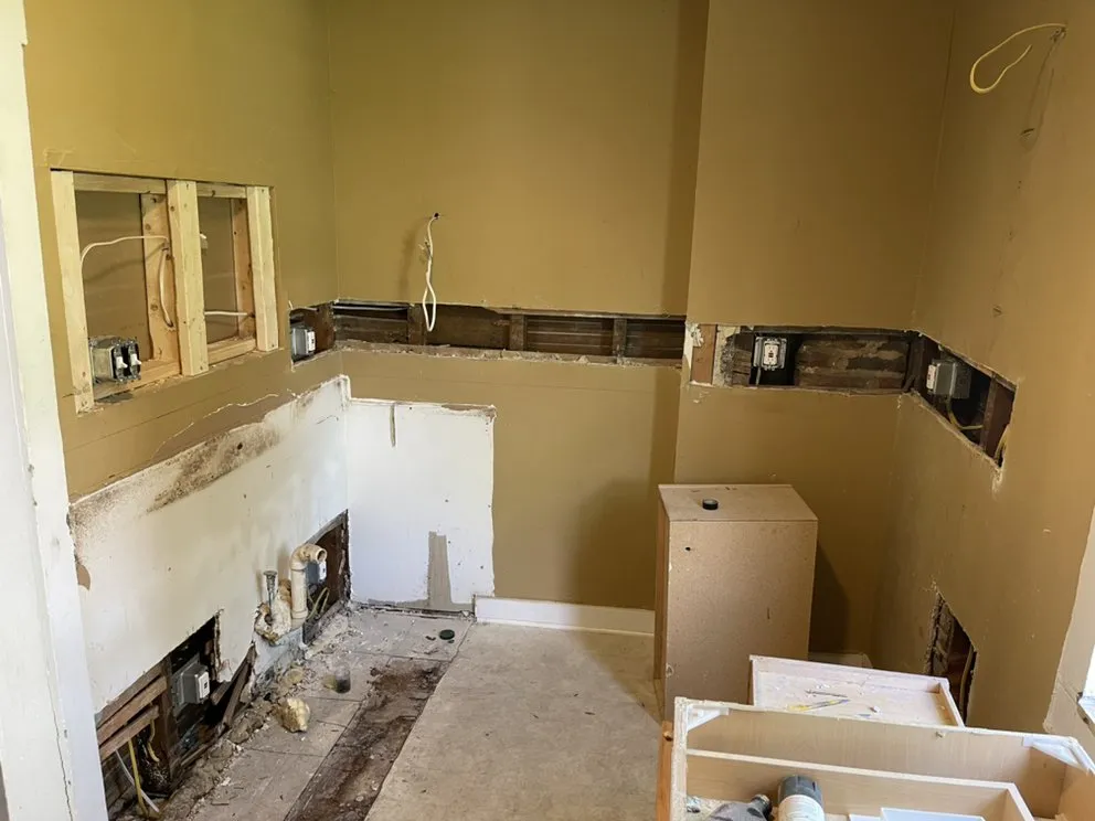 Professional electrician providing wiring installation in , 