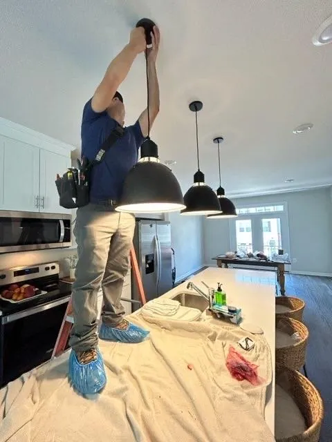 Trusted electrician providing electrical repair in , 