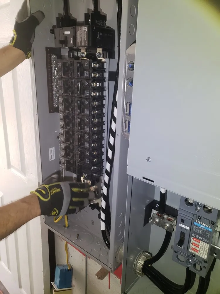 Emergency electrician providing lighting installation in , 