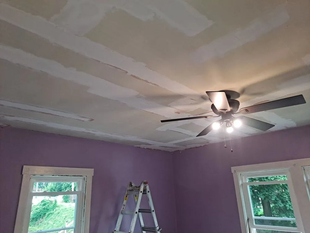 Affordable electrician providing emergency electrical service in , 