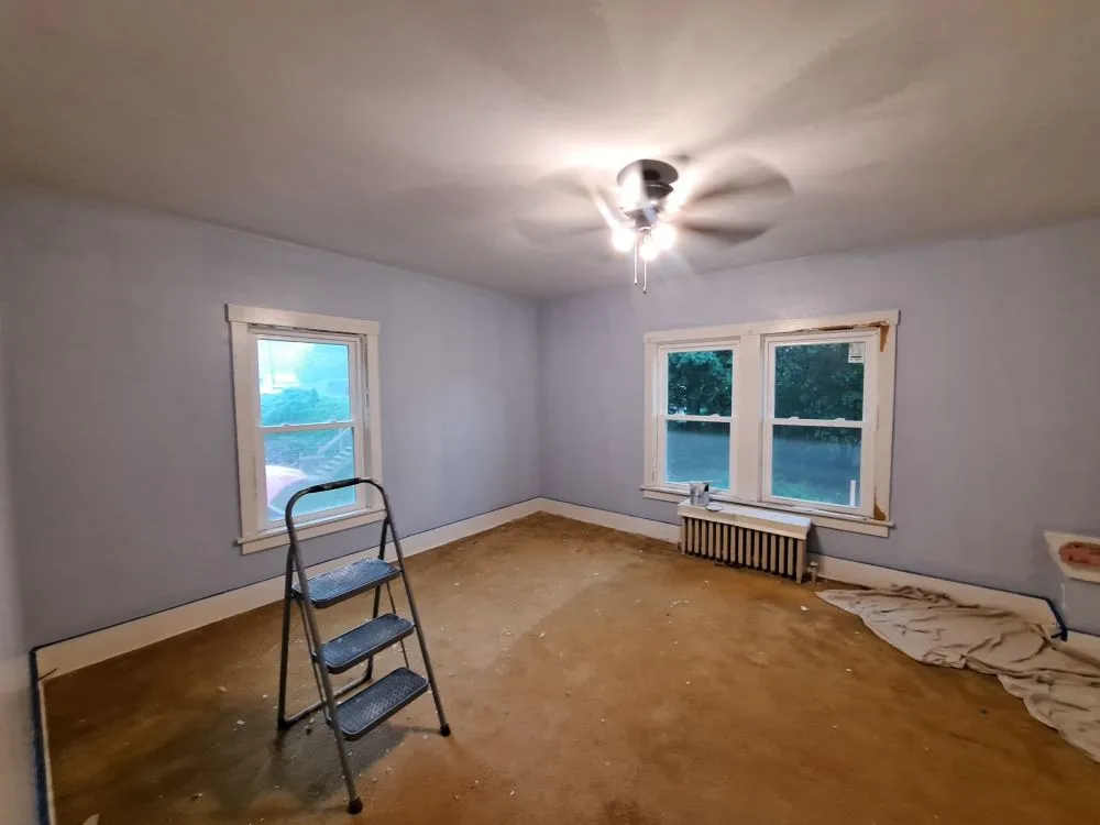 Emergency electrician providing electrical repair in , 