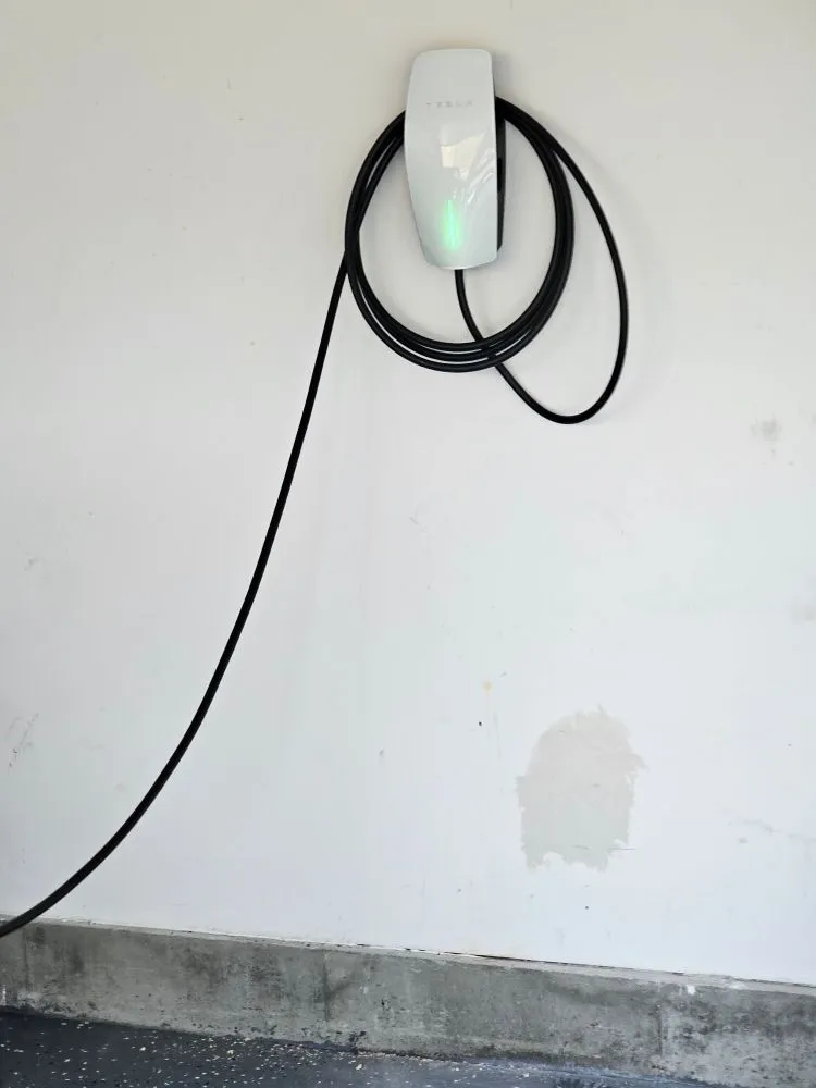 Reliable electrician providing wiring installation in , 