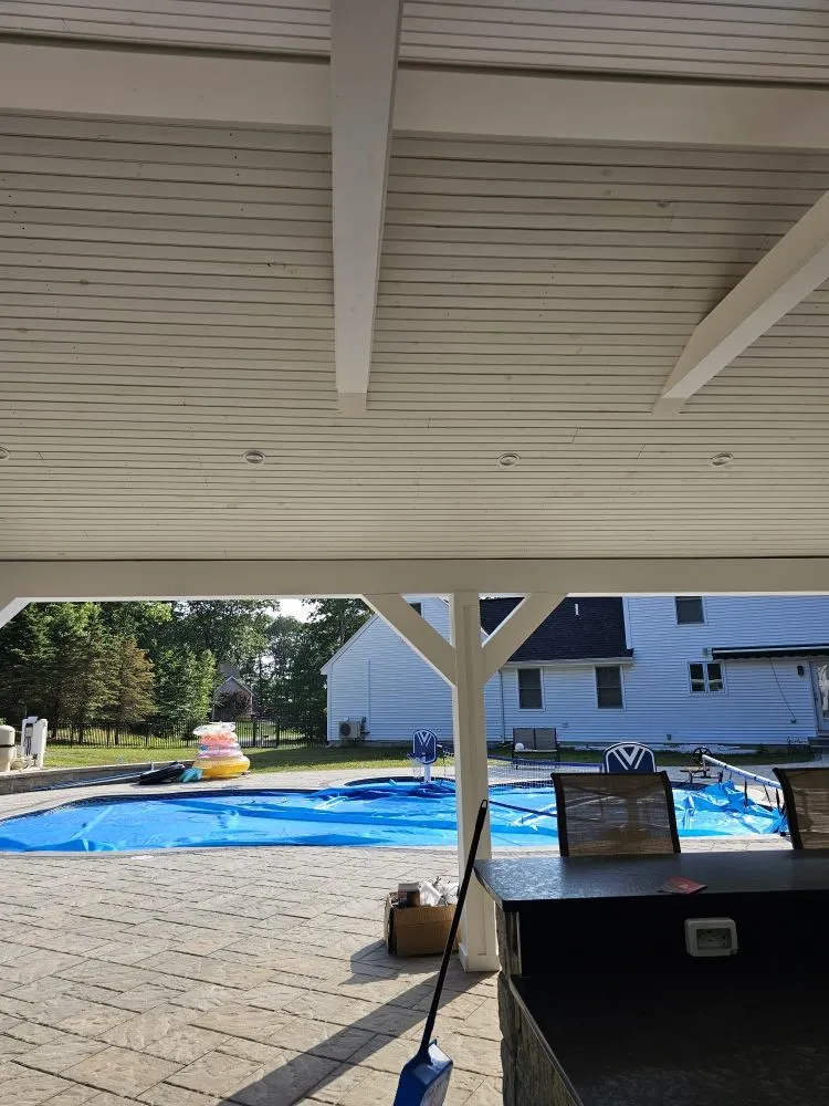 Affordable electrician providing electrical repair in , 