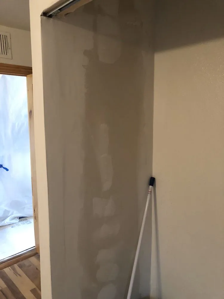 Emergency electrician providing wiring installation in , 