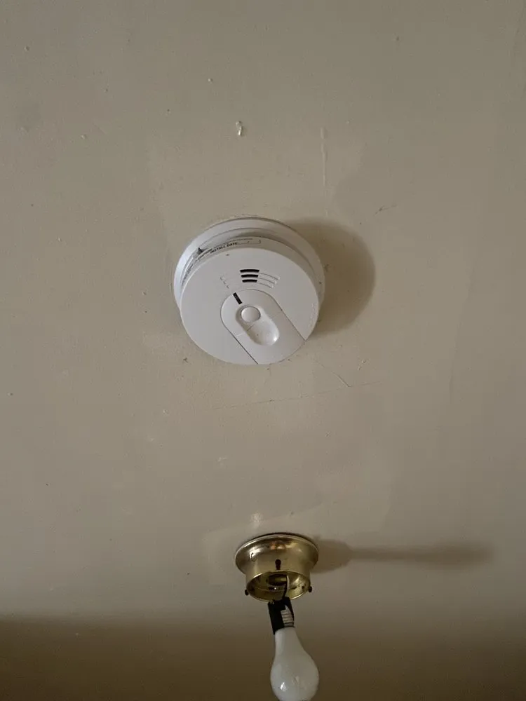 Expert outlet and switch repair experts serving Valleyview, OH - Fred The Handyman