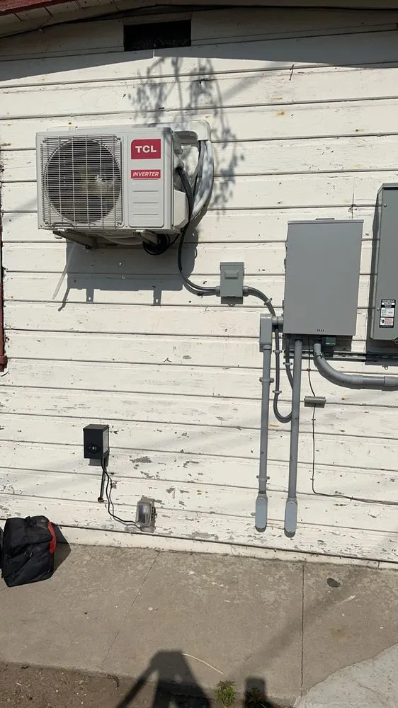 Expert electrician providing lighting installation in Hazard, CA - Freddy Electrical