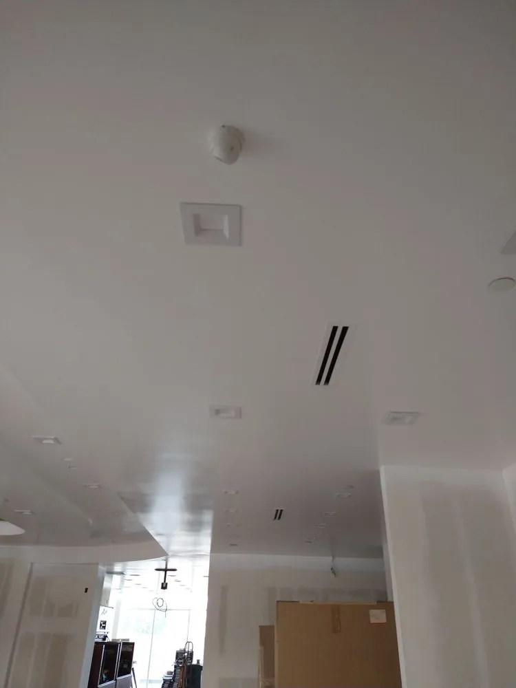 Emergency electrician providing lighting installation in ,