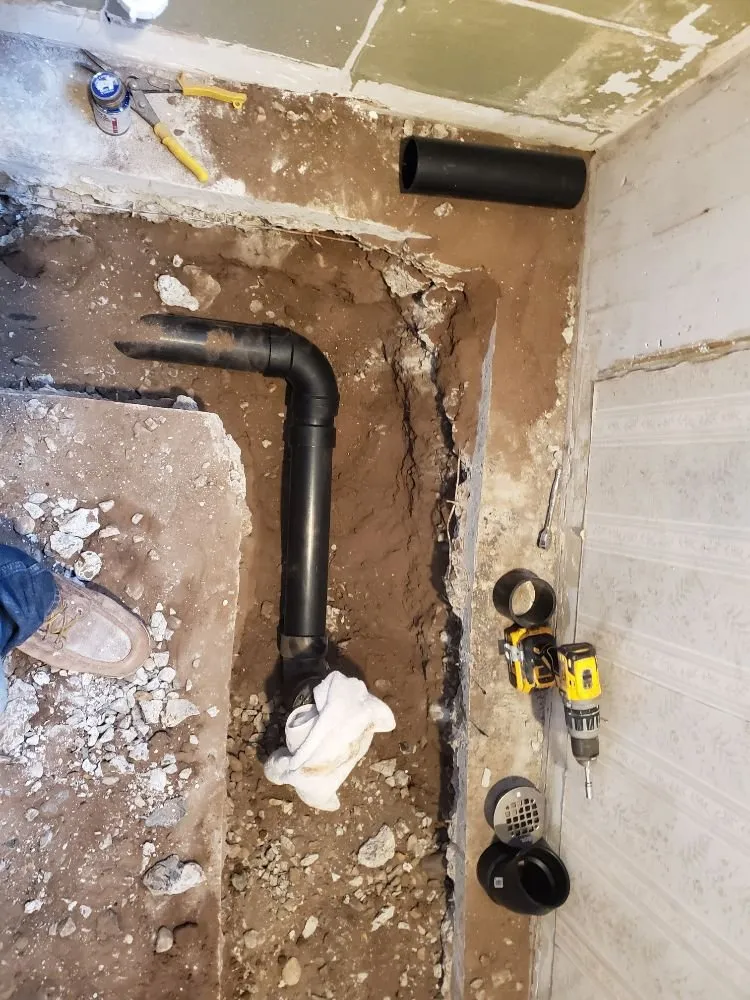 Licensed electrician providing emergency electrical service in , 